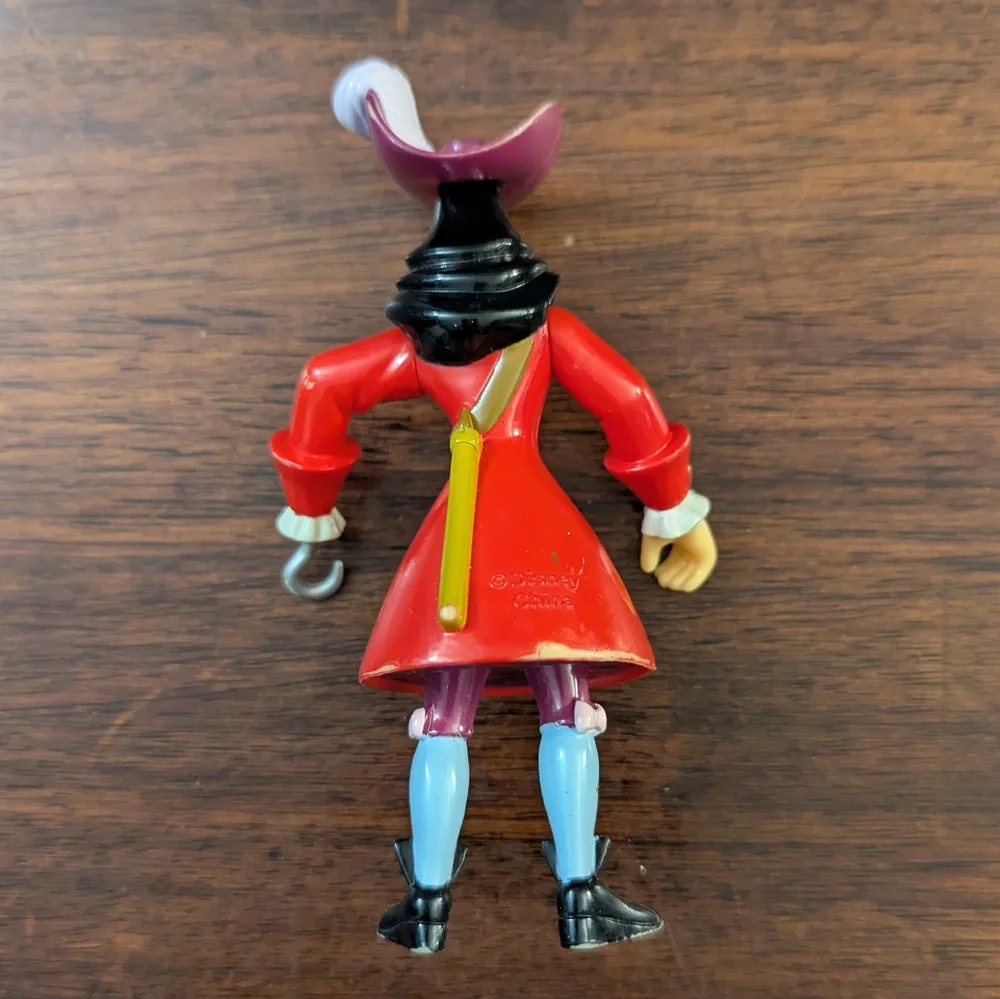 Captain Hook Figurine Toy - Picture 4 of 7